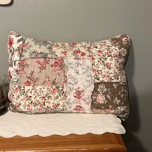 Pottery Barn Quilted Standard pillow Sham (cover only). Excellent Condition.